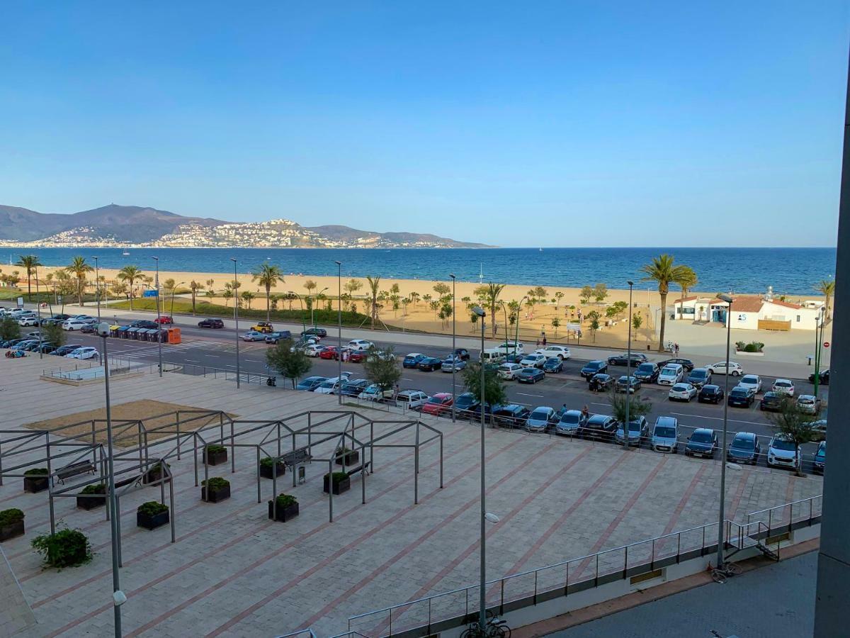 Apartamento En Primera Linea De Mar Apartment Empuriabrava Bagian luar foto